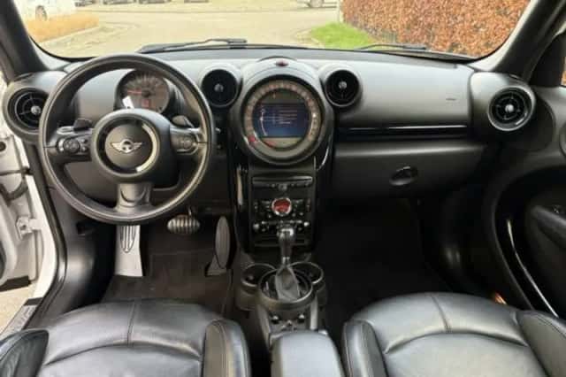 MINI Countryman (2015) thumbnail 3