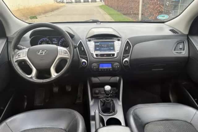 Hyundai ix35 (2012) thumbnail 3