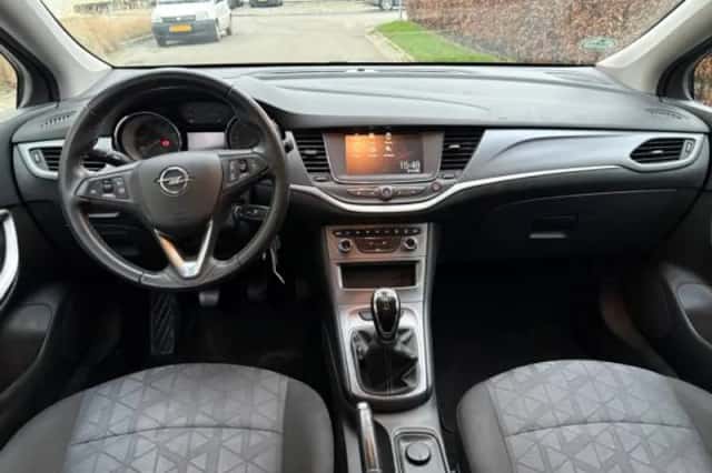 Opel Astra (2019) thumbnail 3