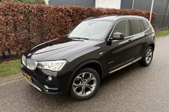 BMW X3 (2017) thumbnail 2