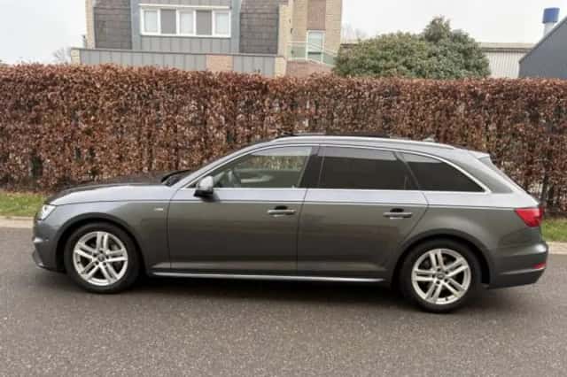 Audi A4 (2016) thumbnail 3