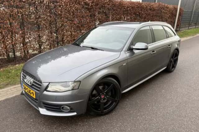 Audi A4 (2011) thumbnail 2