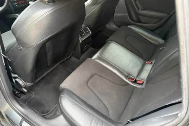 Audi A4 (2011) thumbnail 4