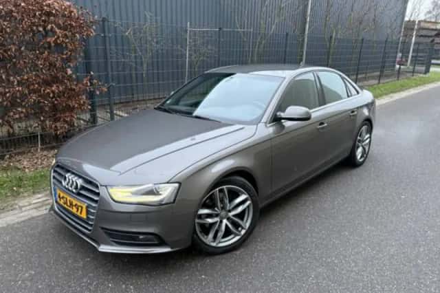 Audi A4 (2013) thumbnail 2
