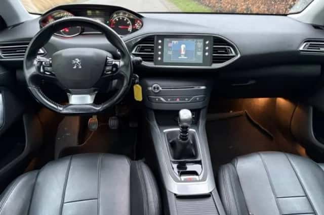Peugeot 308 (2017) thumbnail 3