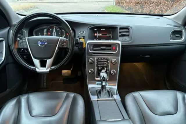 Volvo V60 (2013) thumbnail 3