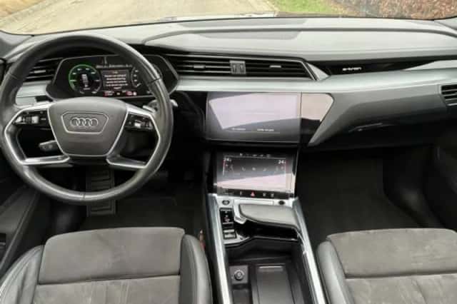 Audi e-tron (2020) thumbnail 4