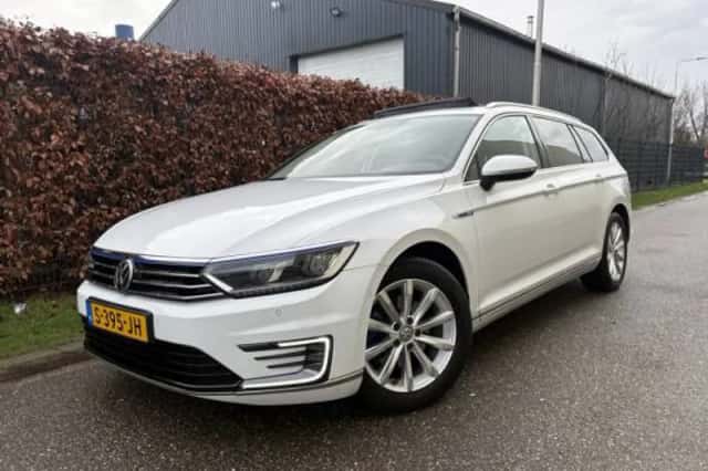 Volkswagen Passat (2017) thumbnail 1