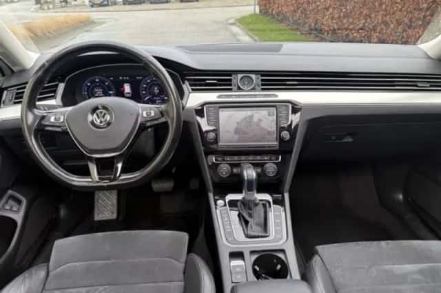 Volkswagen Passat (2017) thumbnail 3