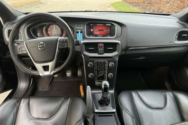 Volvo V40 (2018) thumbnail 3