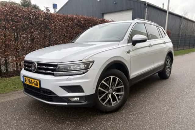 Volkswagen Tiguan (2018) thumbnail 1