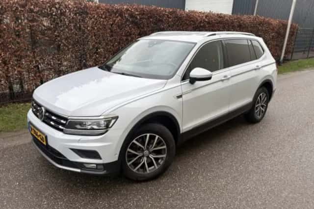 Volkswagen Tiguan (2018) thumbnail 2