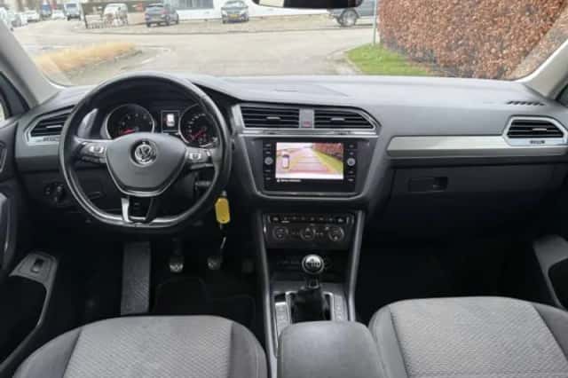 Volkswagen Tiguan (2018) thumbnail 3