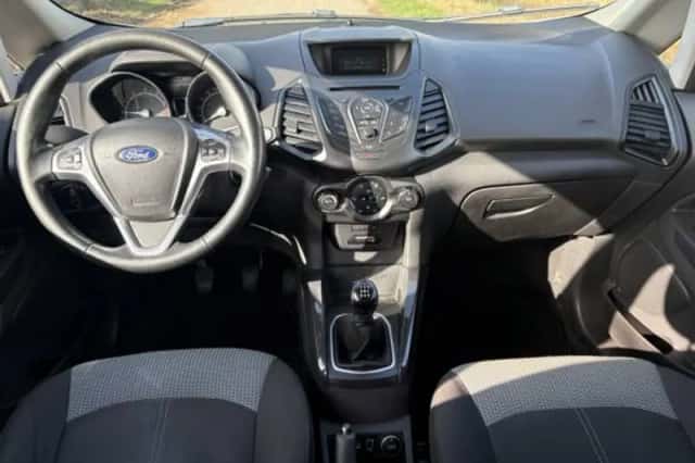 Ford EcoSport (2017) thumbnail 3
