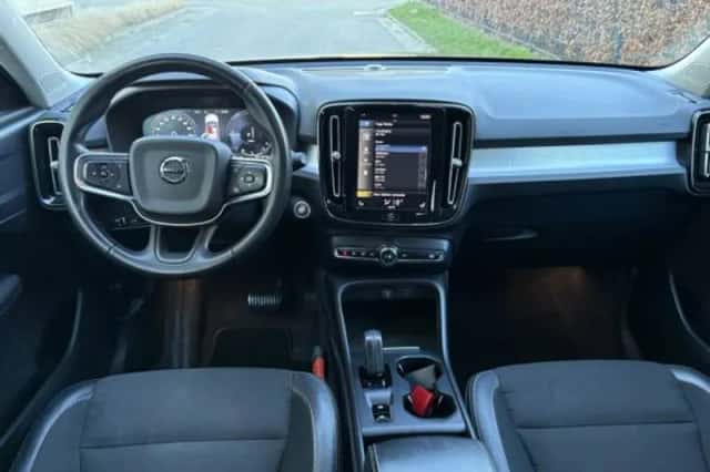 Volvo XC40 (2020) thumbnail 3
