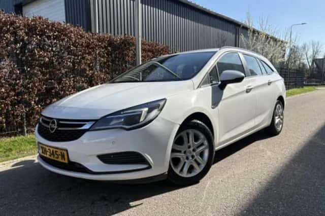 Opel Astra (2019) thumbnail 1