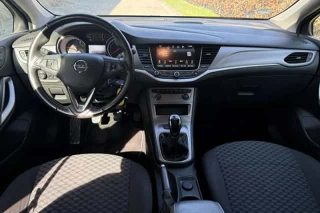 Opel Astra (2019) thumbnail 3