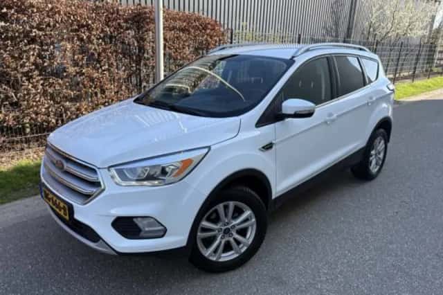Ford Kuga (2017) thumbnail 2
