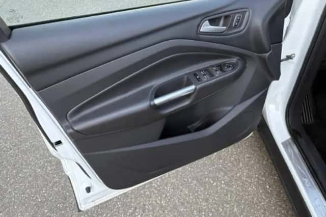 Ford Kuga (2017) thumbnail 6