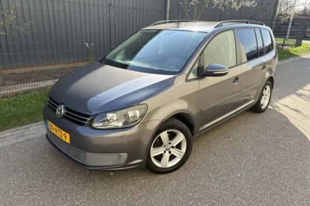 Volkswagen Touran (2011) thumbnail 2