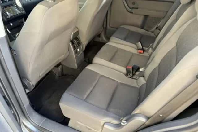 Volkswagen Touran (2011) thumbnail 4