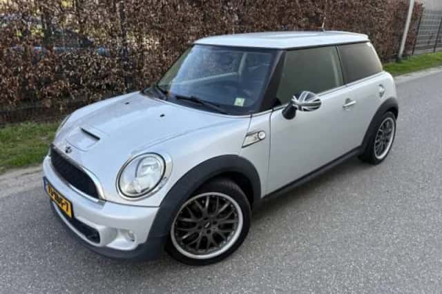MINI Cooper S (2012) thumbnail 2