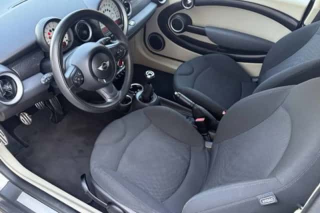 MINI Cooper S (2012) thumbnail 3