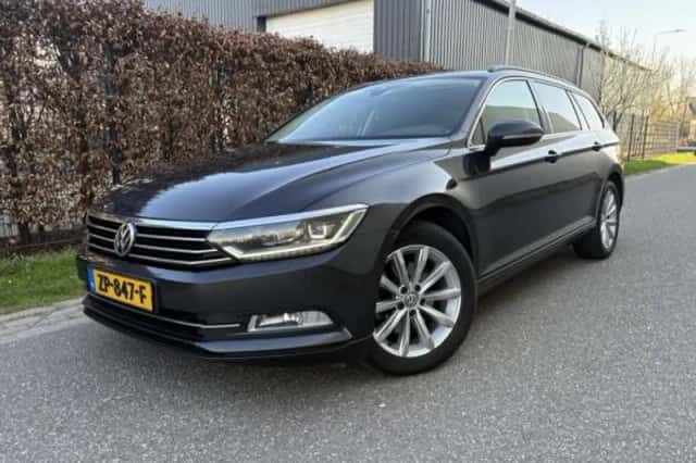 Volkswagen Passat (2018) thumbnail 1