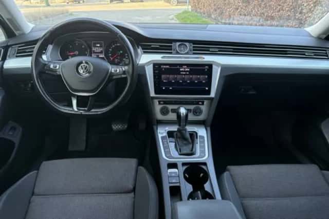 Volkswagen Passat (2018) thumbnail 3