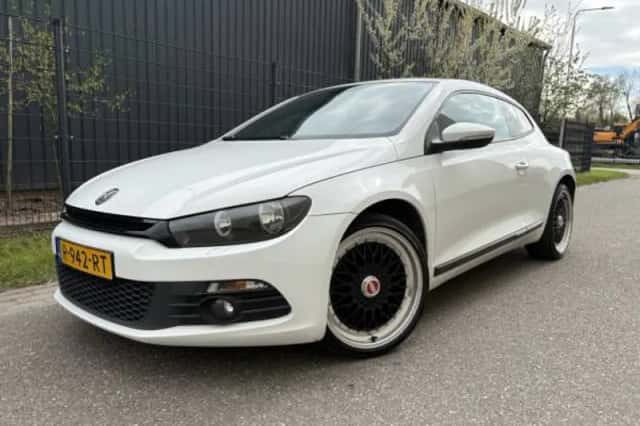 Volkswagen Scirocco (2010) thumbnail 1