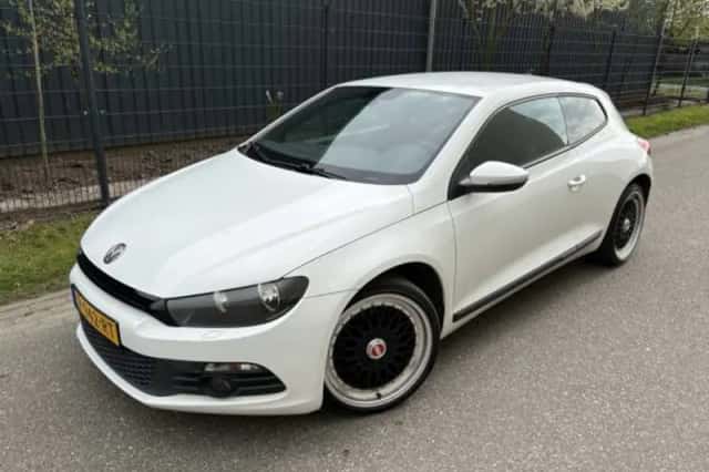 Volkswagen Scirocco (2010) thumbnail 2