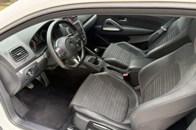 Volkswagen Scirocco (2010) thumbnail 3