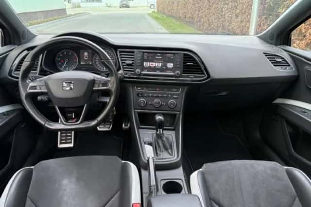SEAT Leon (2016) thumbnail 3