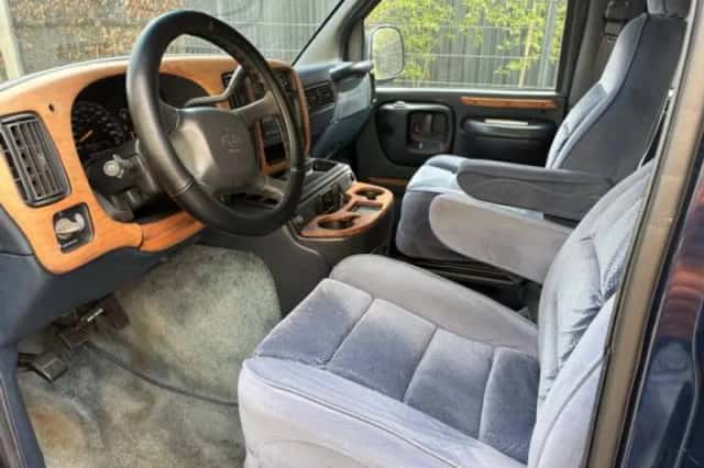 Chevrolet Starcraft (1999) thumbnail 2