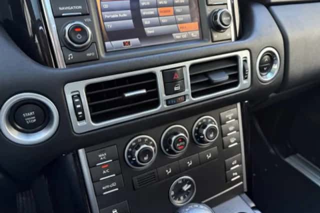 Land Rover Range (2010) thumbnail 5