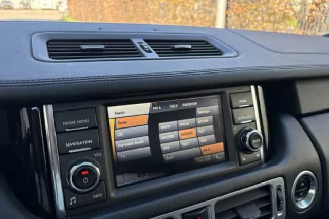 Land Rover Range (2010) thumbnail 6