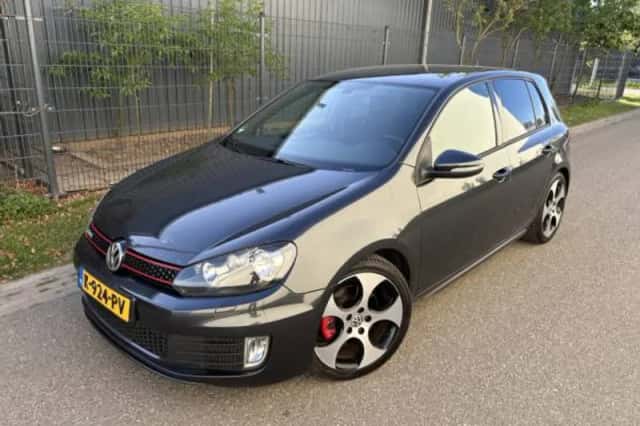 Volkswagen Golf (2010) thumbnail 2