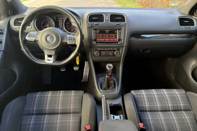 Volkswagen Golf (2010) thumbnail 3