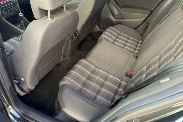 Volkswagen Golf (2010) thumbnail 4