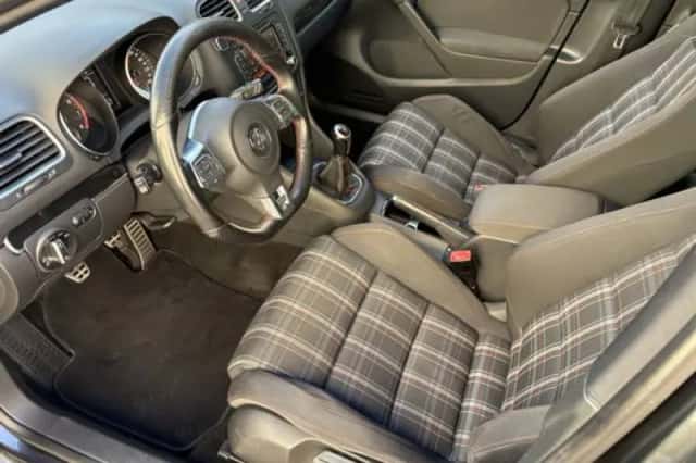 Volkswagen Golf (2010) thumbnail 5