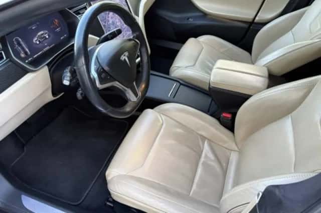 Tesla Model (2017) thumbnail 5