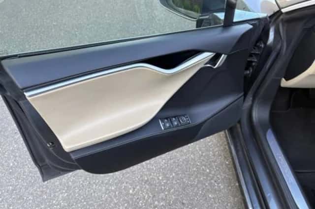 Tesla Model (2017) thumbnail 6