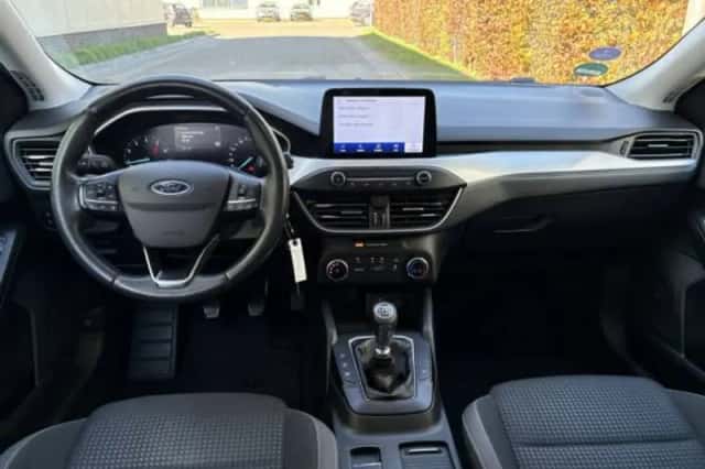 Ford Focus (2020) thumbnail 3