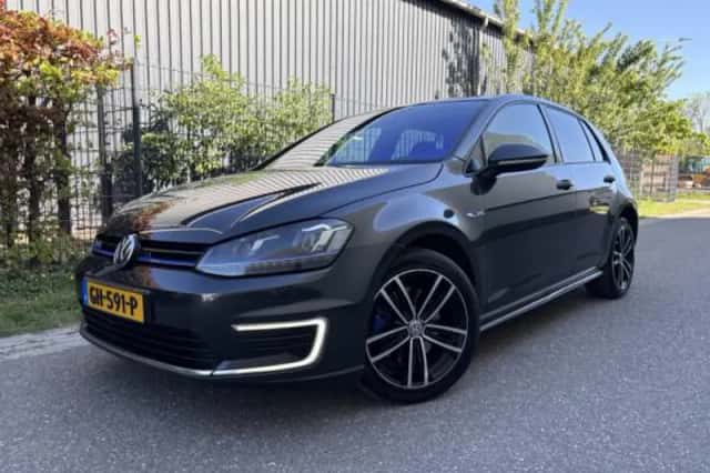 Volkswagen Golf (2015) thumbnail 1