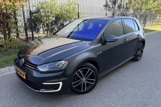Volkswagen Golf (2015) thumbnail 2