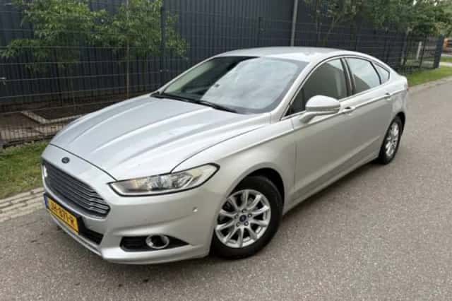 Ford Mondeo (2016) thumbnail 2