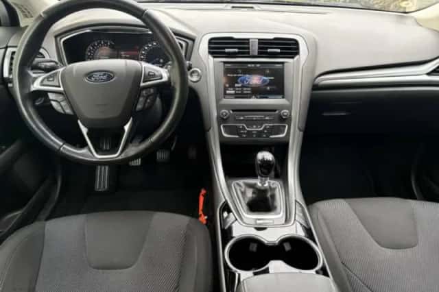 Ford Mondeo (2016) thumbnail 3