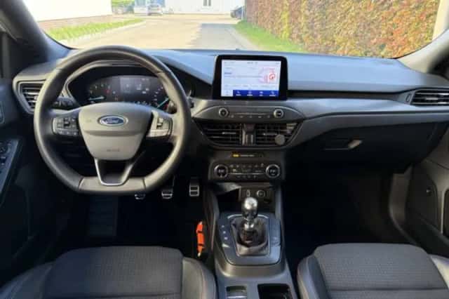 Ford Focus (2019) thumbnail 3