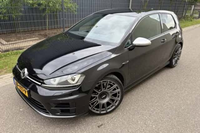 Volkswagen Golf (2015) thumbnail 2