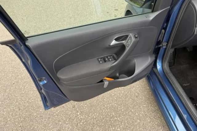 Volkswagen Polo (2015) thumbnail 6